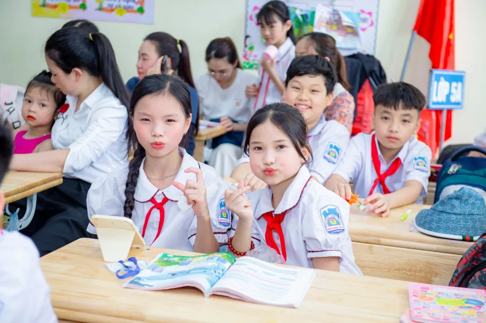 Sinh viên học tiếng Anh tại Dịch Vụ Dạy Kèm Gia Sư Tiếng Trung Sơ Cấp 1,2,trung Cấp